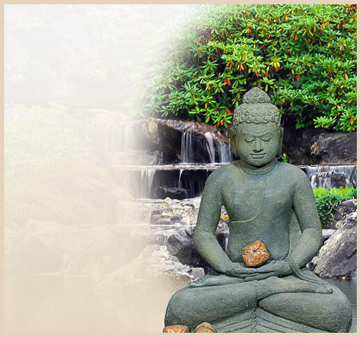 Zaitun - Buddha in stiller Meditation fr einen Brunnen