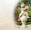 Steinguss Gartenstatuen Batteur: Puttenfigur auf einer Kugel