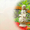 Engelskulpturen Garten Flavus: Engel als Skulptur auf einer Kugel