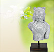  Batang: Buddhastatue mit Holzsockel