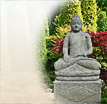  Kelabu: Ein Thai Budda mit Sockel aus Stein