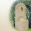 Natursteinbrunnen Garten La Courbe: Wandbrunnen aus Sandstein